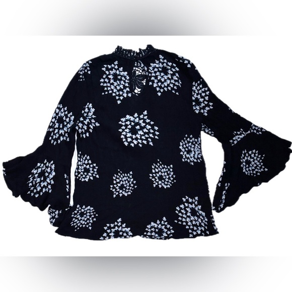 Black Floral Lace Neckline Shirt Small Crepe Fabric Flares Sleeves Whimsigoth - Picture 4 of 4